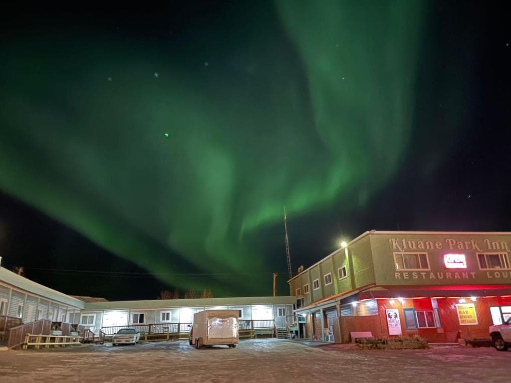 Northern lights visible from Kluane Park Inn - Experience Yukon's natural beauty